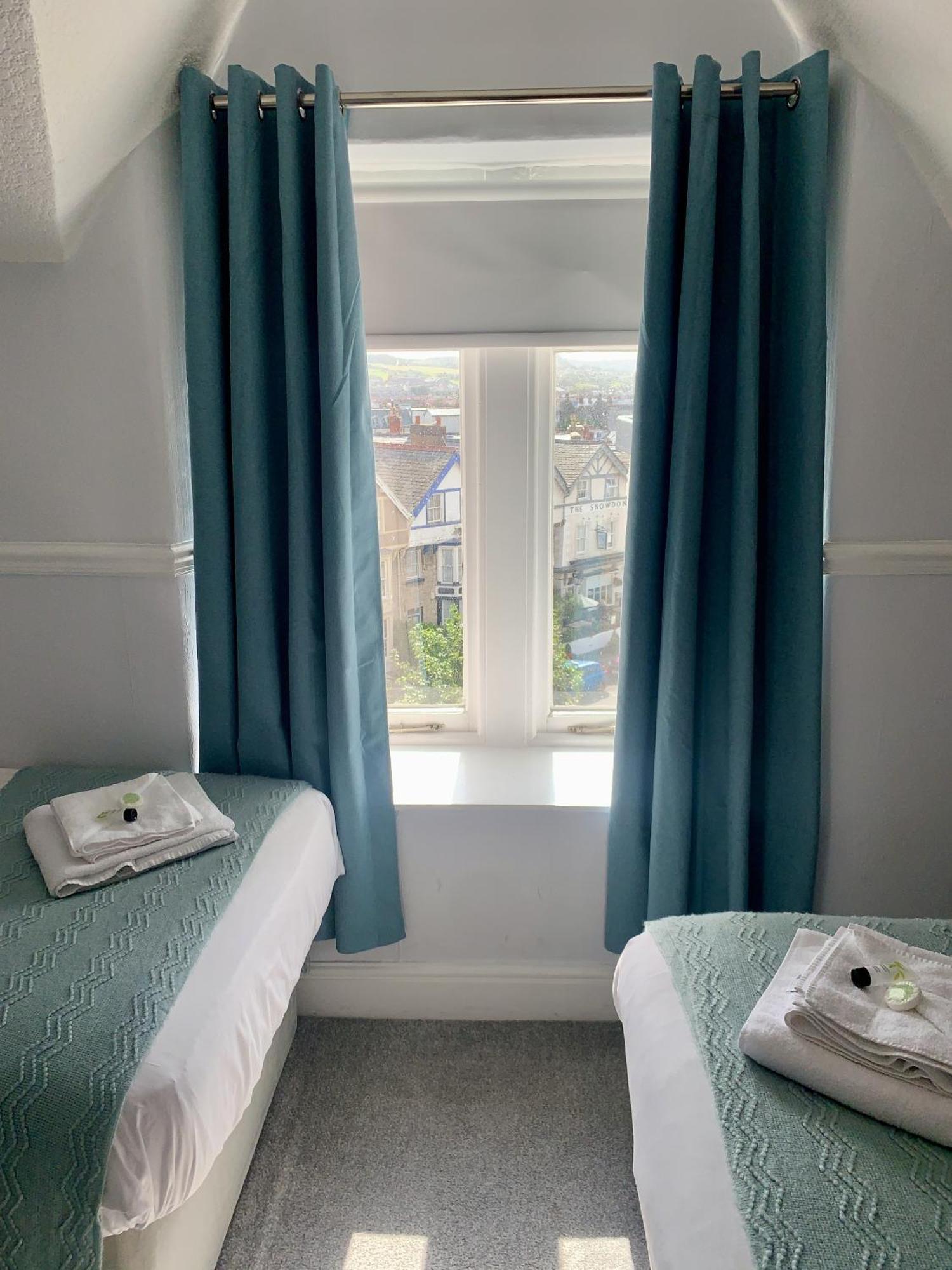 Seaclyffe Hotel Ltd Llandudno Zimmer foto